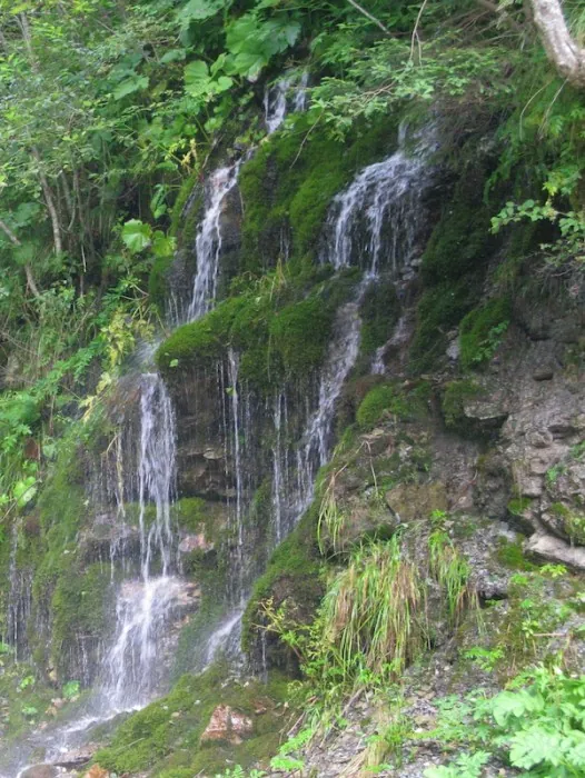 Cheile Latoritei, drum si versanti stancosi in zona Ciunget