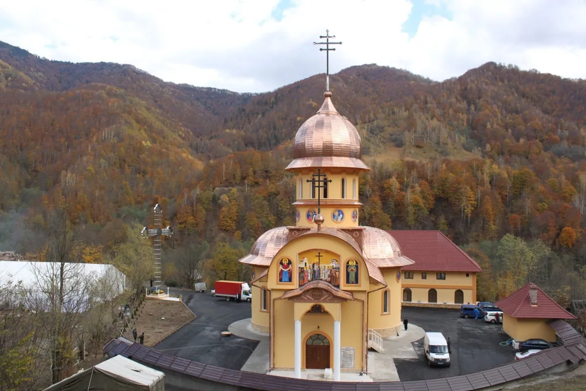 Manastirea Malaia, lacas de cult din judetul Valcea